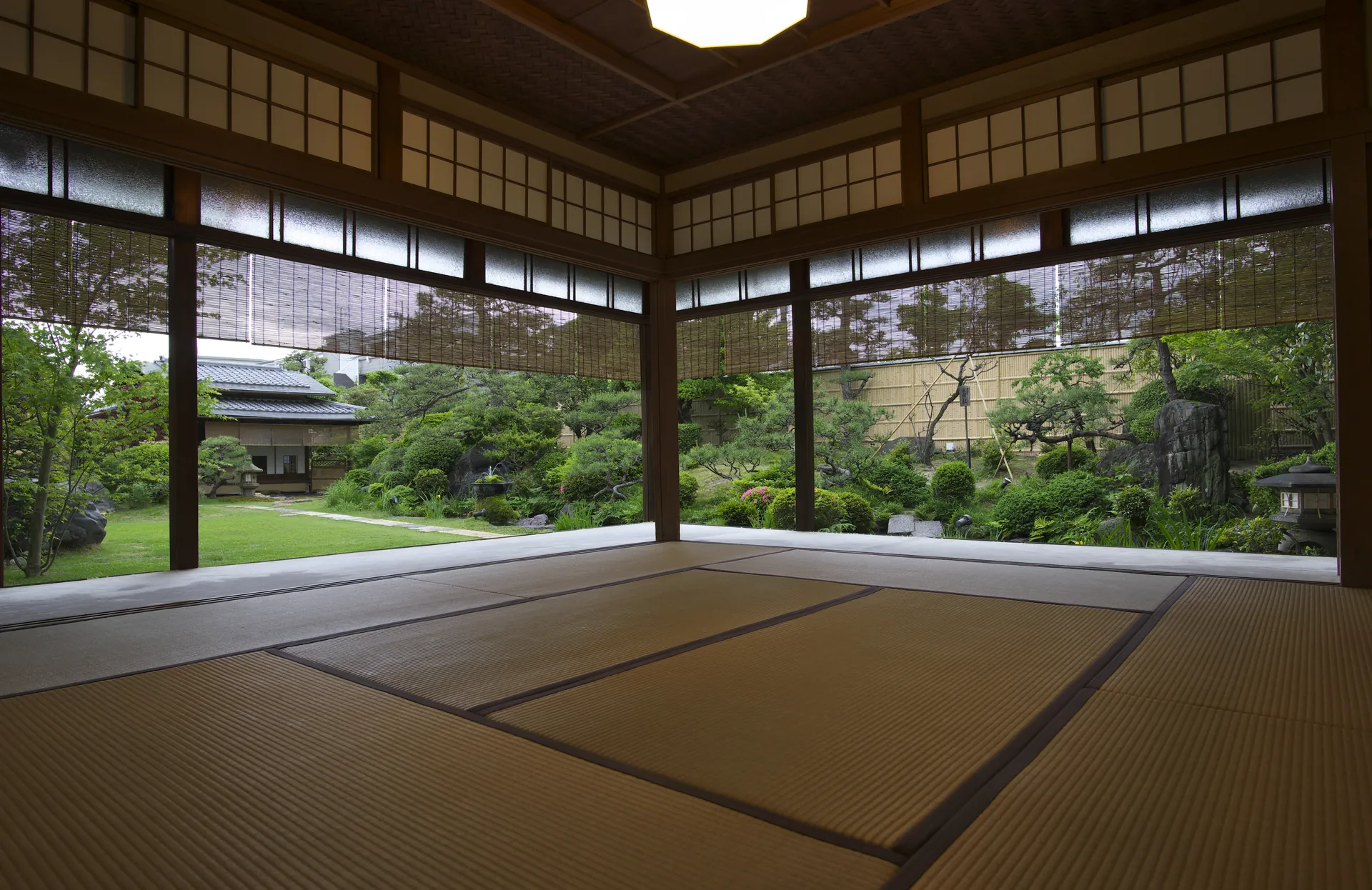 清和荘 大広間の座敷から望む日本庭園